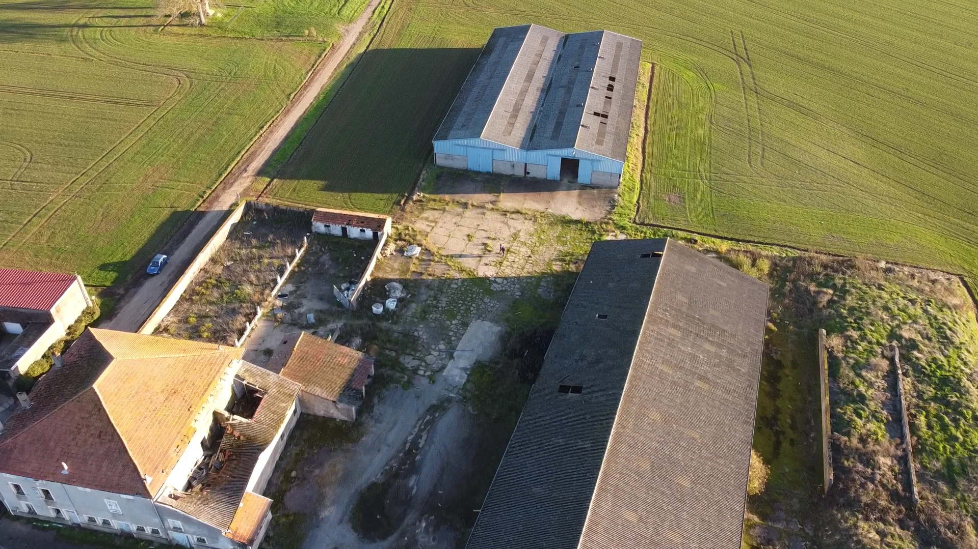 hangar (2)-compressed